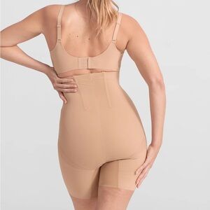 NWT HoneyLove Superpower Girl-Short